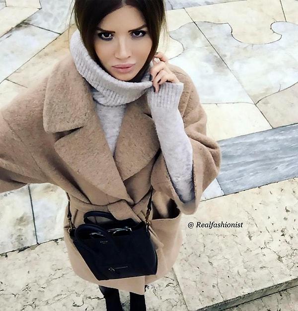 Aslen Sırp olan Zaklina, "Real Fashionist" kullanıcı adıyla sosyal medyada yer alıyor.
