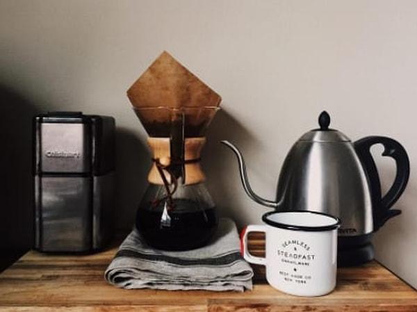 20. Evde kahve yapımı konusunda adım adım ilerleyin.