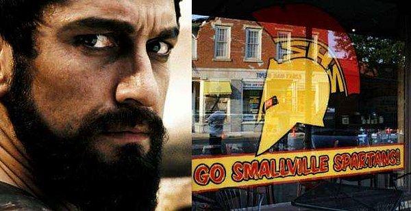 12. Man of Steel (Çelik Adam) filminde Superman'in büyüdüğü Smallville kasabasındaki okul takımının ismi "Spartalılar"dır.