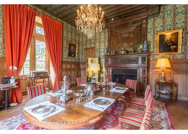 2. А как вы будете обедать в этой огромной уютной столовой