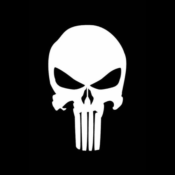 2. Üçüncü sezonunu beklediğimiz Daredevil dizisinde Punisher karakterini de izlemiştik. Çizgilerde onun logosu görülebiliyor.