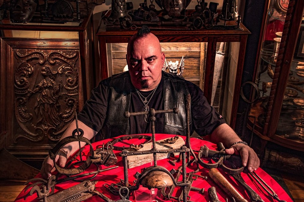 220 Parçalık Antika İşkence Koleksiyonu ile Dünya Rekorlar Kitabına Girmek İsteyen Adam