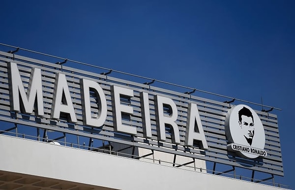 3. Он теперь официально называется «Аэропорт Мадейры Криштиану Роналду».