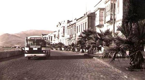 4. 1954 - Atatürk Caddesi, Kordon