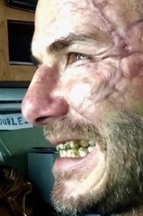 Son bir kez daha bakalım ve bu yüzü bir daha da unutmayalım ki filmde görünce şok yaşamayalım.