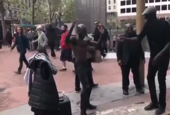 Amerika'nın Göbeğinde 'Baba Mrb' ile Coşan Siyahiler