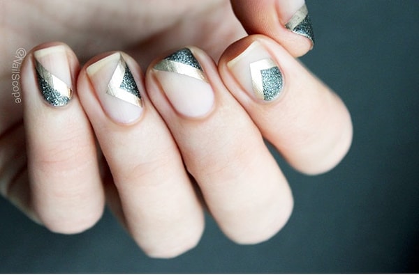 7. Графитово-металлические акценты привлекут любой взгляд к вашим ноготкам