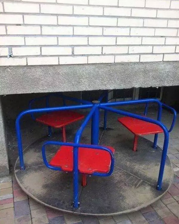 8. Карусель под названием "Жизнь"