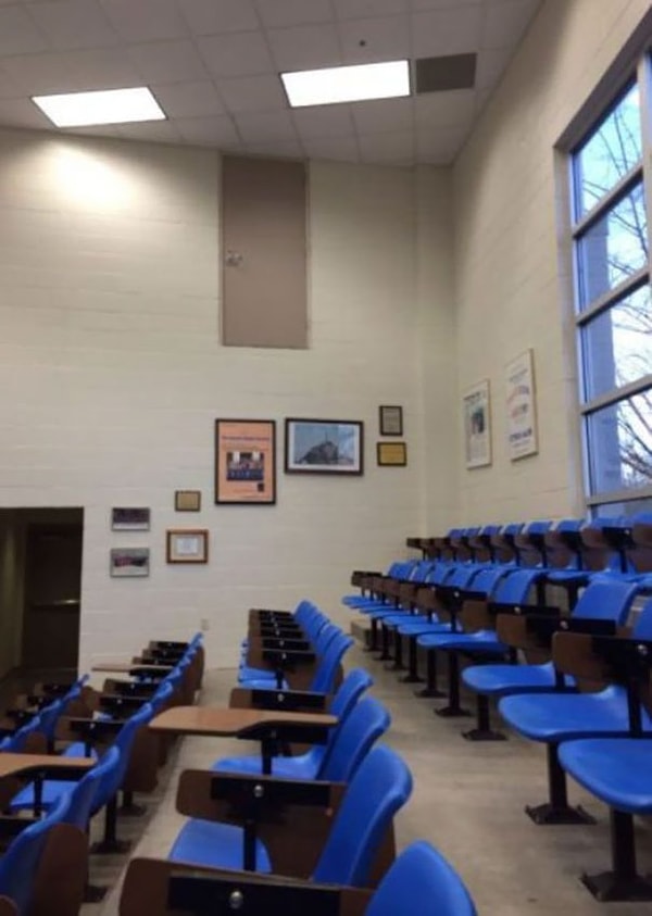 17. Видимо, там сидит декан