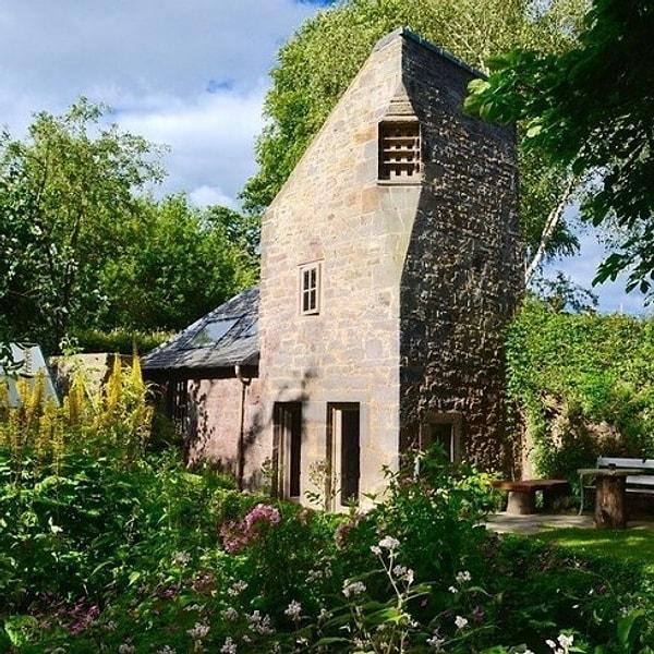 3. Dovecot Cottage, Edinburgh