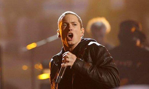 12. Eminem zaten hayranlarının ilgisinden bunaldığını her daim dile getiriyor...