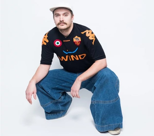 5. А вы бы носили эти джинсы в стиле младшего унтер-офицера на работу?