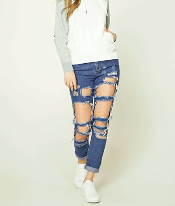 8. А вы бы подарили такие СУПЕР рваные джинсы подруге?