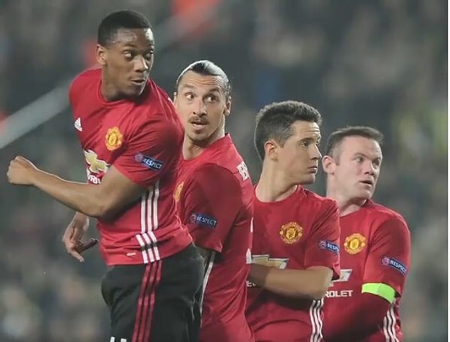 1. Lens'in Manchester United'a attığı frikik golü