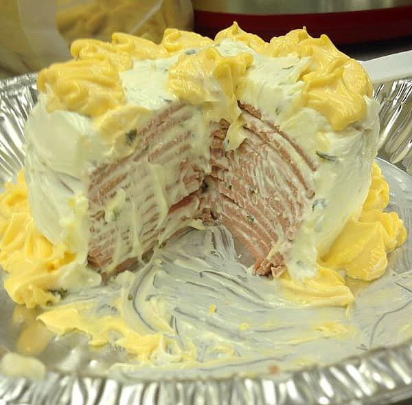 14. Salam ve mayonez pastası!