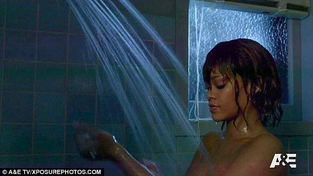 Oyunculuk konusunda başarılı adımlarla ilerleyen Rihanna'nın bu sahneleri dizinin yayınlanmasından hemen sonra medyayı salladı.