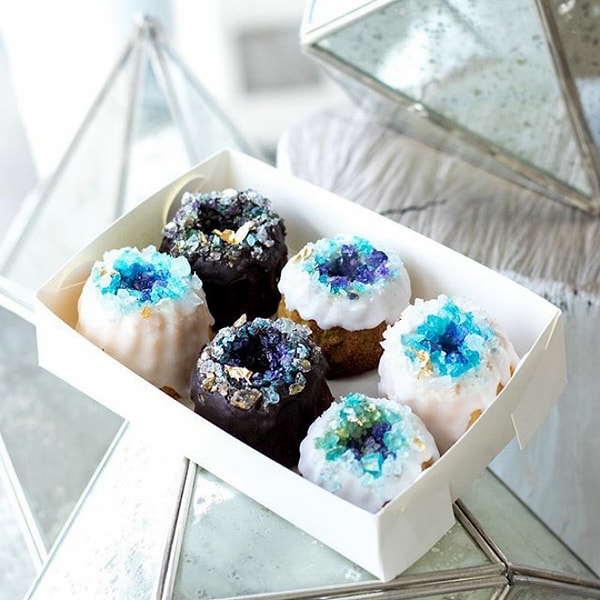 14. Глазированные кексы с сахарными кристаллами