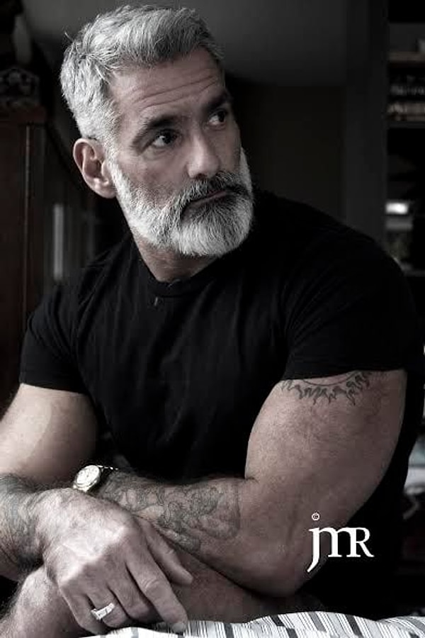 1. Энтони Варреччиа - 53 года