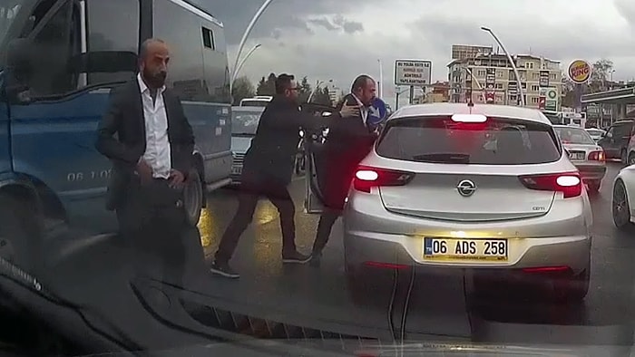 Trafikte Sürücüye Saldıran Şehir Magandaları