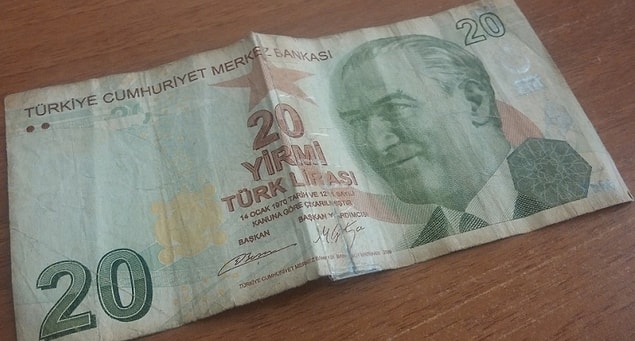 6. Bir paranın yıpranmışlığından, onun ne kadar çok kişi tarafından kullanıldığını anlayabilirsiniz.