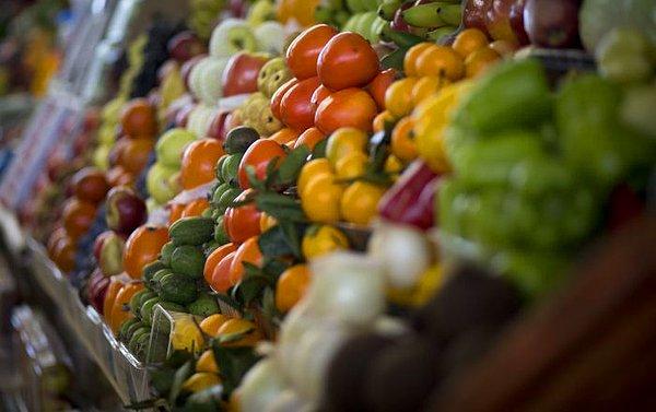 Gıda fiyatları yüzde 2'ye yakın arttı. Yüzde 1,93 artan gıda fiyatları TÜFE'nin yüksek gelmesinde yine başrol oynadı. Yüksek enflasyonda gıdanın etkisi 0,42 puan olarak hesaplandı.