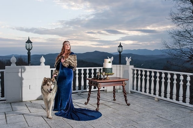 Çekimlerde gelin, Sansa Stark olarak da poz verdi. Hatta yüzük taşıyıcısı bir ulukurttu.