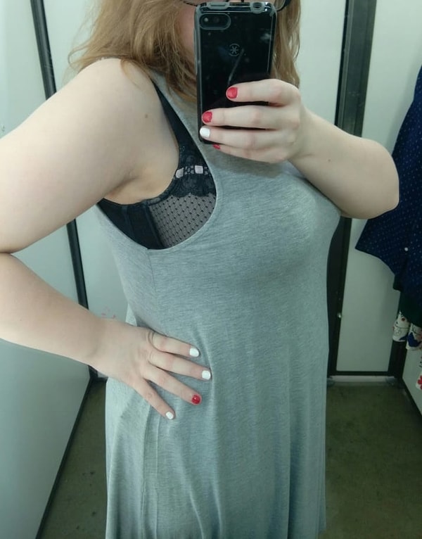 12. А этот вечно торчащий из-под одежды лифчик!