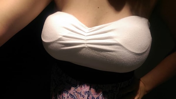 13. Вы не можете носить бюстгальтеры с поролоном, так как ваша грудь сама выполняет его функцию.