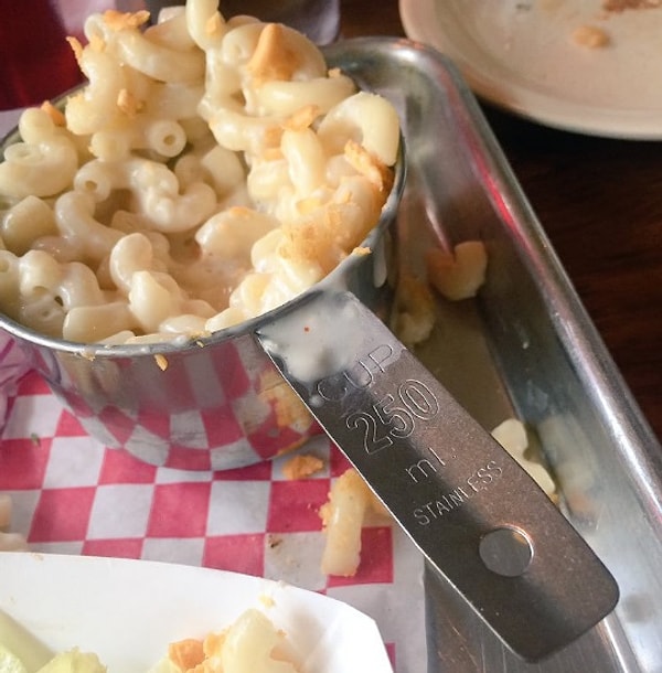 15. А как вам макароны в мерной кружке?