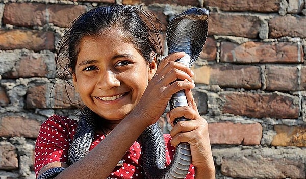 7. Каджол Хан - заклинательница змей