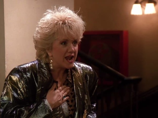 12. Каково женское имя папы Чендлера?