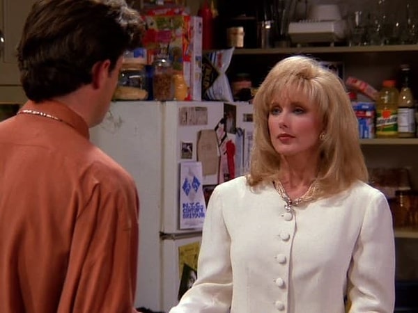 14. Как зовут маму Чендлера?