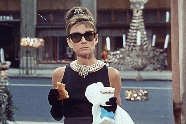20. Tiffany'de Kahvaltı (1961)  | IMDb  7.6