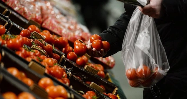Sebze ve meyvedeki fiyat artışının gerekçesi olarak ileri sürülen yaz sebzesi-kış sebzesi ayrımı da mart ayında ortadan kalktı.