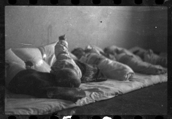 1940-1944, Hastane bakım evi olduğu tahmin edilen yerde, yer yatağındaki bebekler