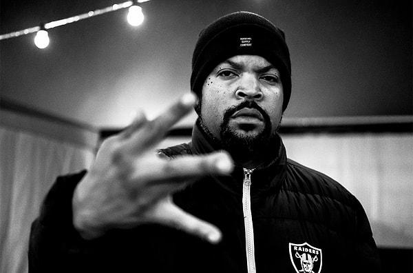12. Ice Cube politik sebeplerle yakınlaştığı siyahi Müslümanlar sayesinde İslamiyet'e tam geçiş yaptı.