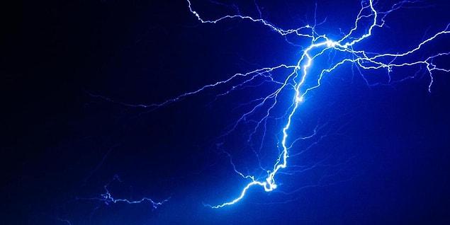 5. A lightning bolt is so hot that if it hits the sand, it can turn it into glass.