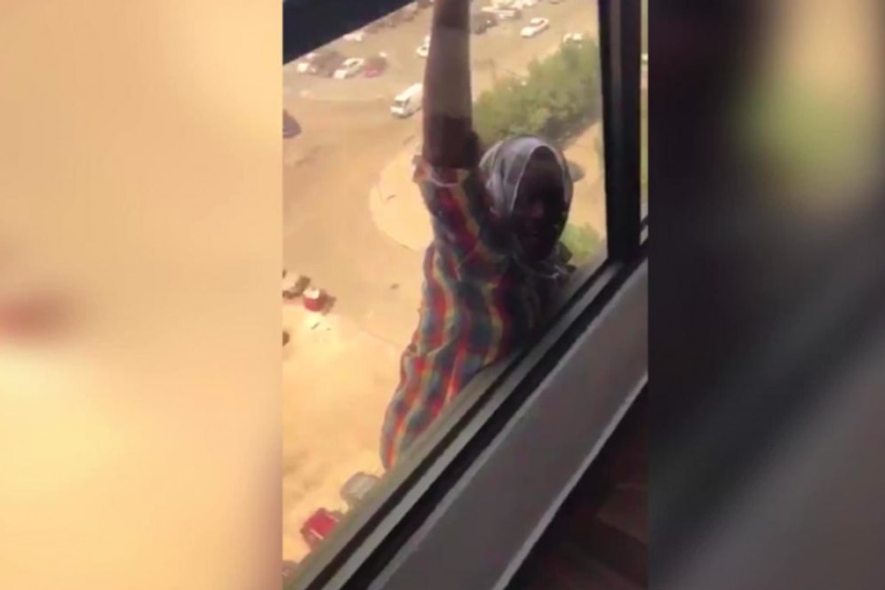 Vicdansız Ev Sahibinin Düşerken Kameraya Aldığı Ev İşçisi Konuştu: 'Beni Öldürecekti'