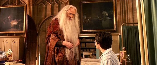 6. Так что он был заинтересован, просто не считал, что Харрис одобрит его в качестве продолжателя роли Дамблдора. И действительно, Харрис считал, что у Иэна "блестящая техника, но ему не хватает страсти".