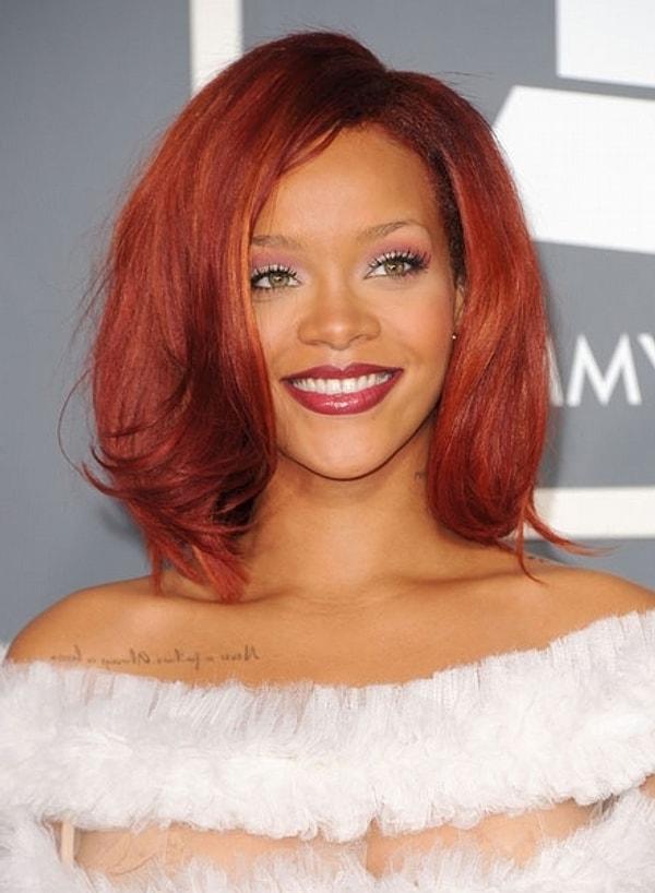 11. Rihanna da vücudunun pek çok yerine dövme kazıtan isimlerden biri!