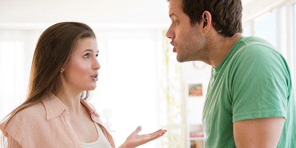 2. Он начинает «ссоры»