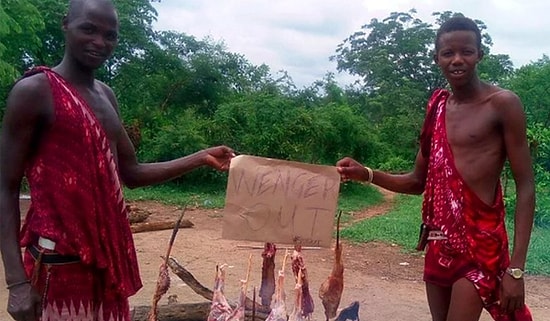 İngiltere Sınırlarını Aşıp Tüm Dünyaya Yayılan 'Wenger Out' Akımından En İlginç 17 Kare