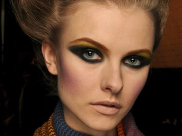 Вам бы идеально подошел макияж 80-х годов!