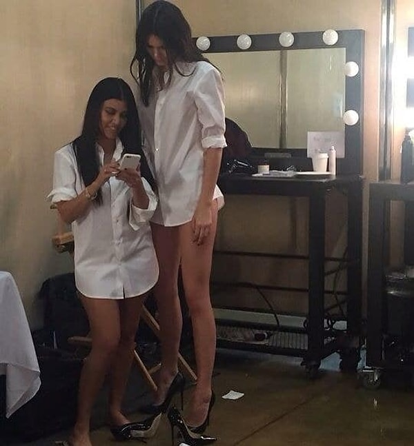 8. Надевая каблуки на вечеринку, на фоне своих друзей вы похожи, мягко говоря, на дядю Стёпу милиционера.