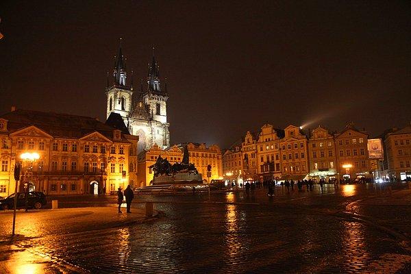 6. Tarihi köprüleri, rengarenk barok binaları ile eski bir masalın içine yolculuk edebileceğiniz şehir; Prag.