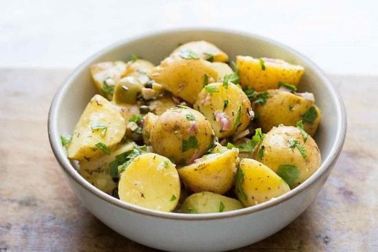 Az Malzemeli Patates Salatası Tarifi