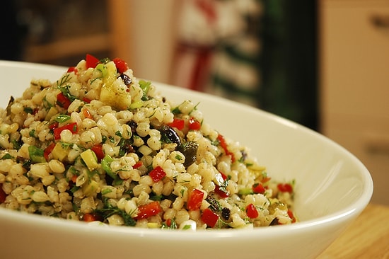 Uzun Süre Tok Hissetmenizi Sağlayan Buğday Salatası Nasıl Yapılır?