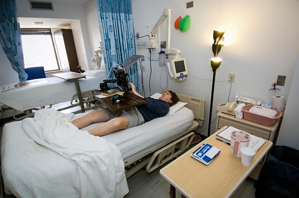 2. Все, что требовалось от кандидатов – оставаться в постели и ничего не делать. Завидуем белой завистью людям прошедшим отбор.