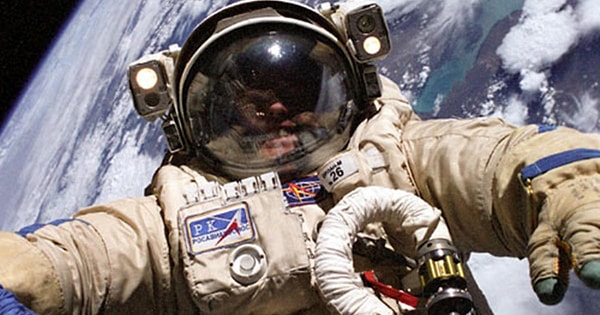 13. Но стоит отметить, что все испытания были во благо науки. Главная цель исследования - изучить воздействие невесомости на организм человека.