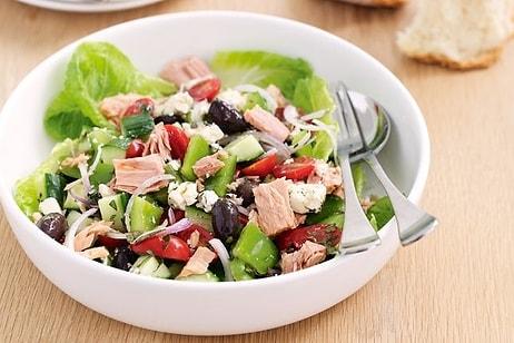 Balık ve Salatayı Aynı Tabakta Birleştiren Ton Balıklı Salata Nasılır Yapılır ?
